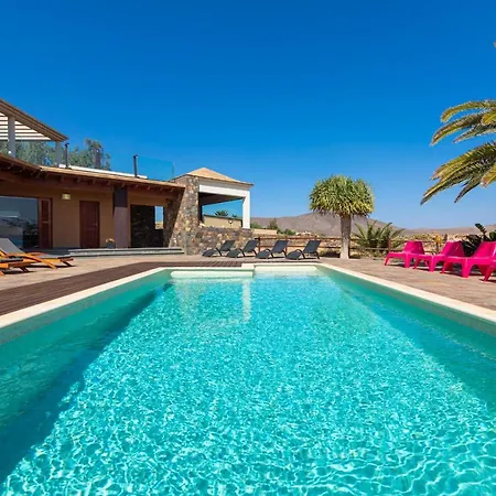 Atlanntes Con Piscina En Fuerteventura Villa