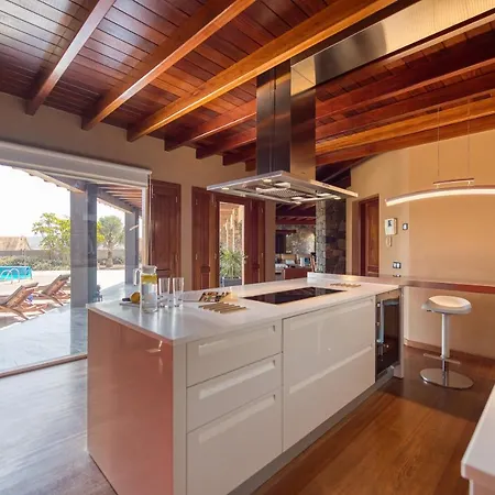 Villa Atlanntes Con Piscina En Fuerteventura Triquivijate