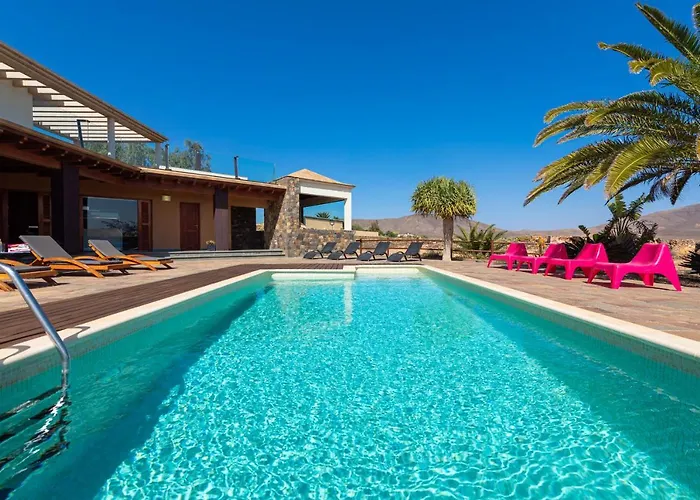 Atlanntes Con Piscina En Fuerteventura Villa