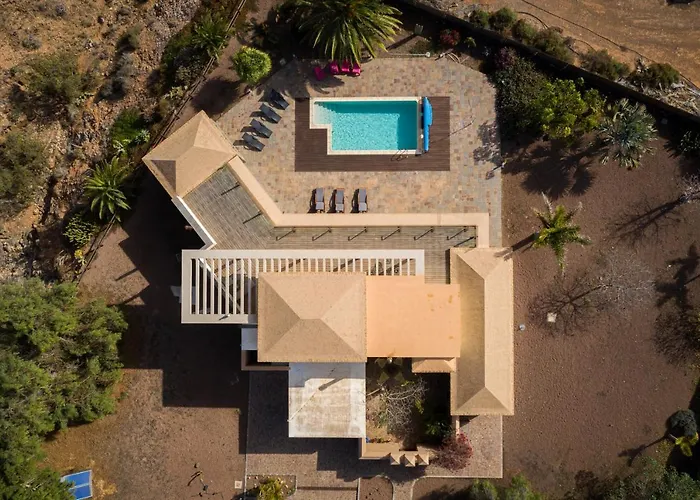 Atlanntes Con Piscina En Fuerteventura Villa Triquivijate