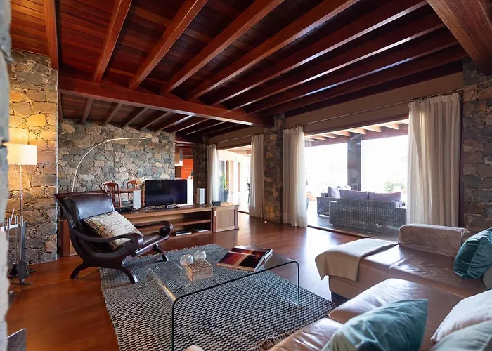 Atlanntes Con Piscina En Fuerteventura Villa Triquivijate