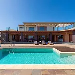 Atlanntes Con Piscina En Fuerteventura Triquivijate